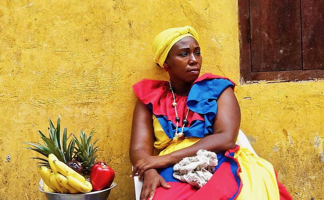 La typique Palenquera à Carthagène en Colombie